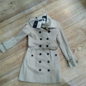 Burberry short trench NWT